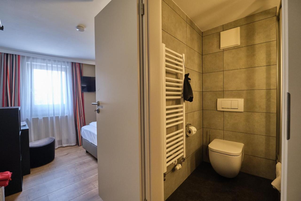 Hotel Roter Hahn Ρέγκενσμπουργκ Εξωτερικό φωτογραφία