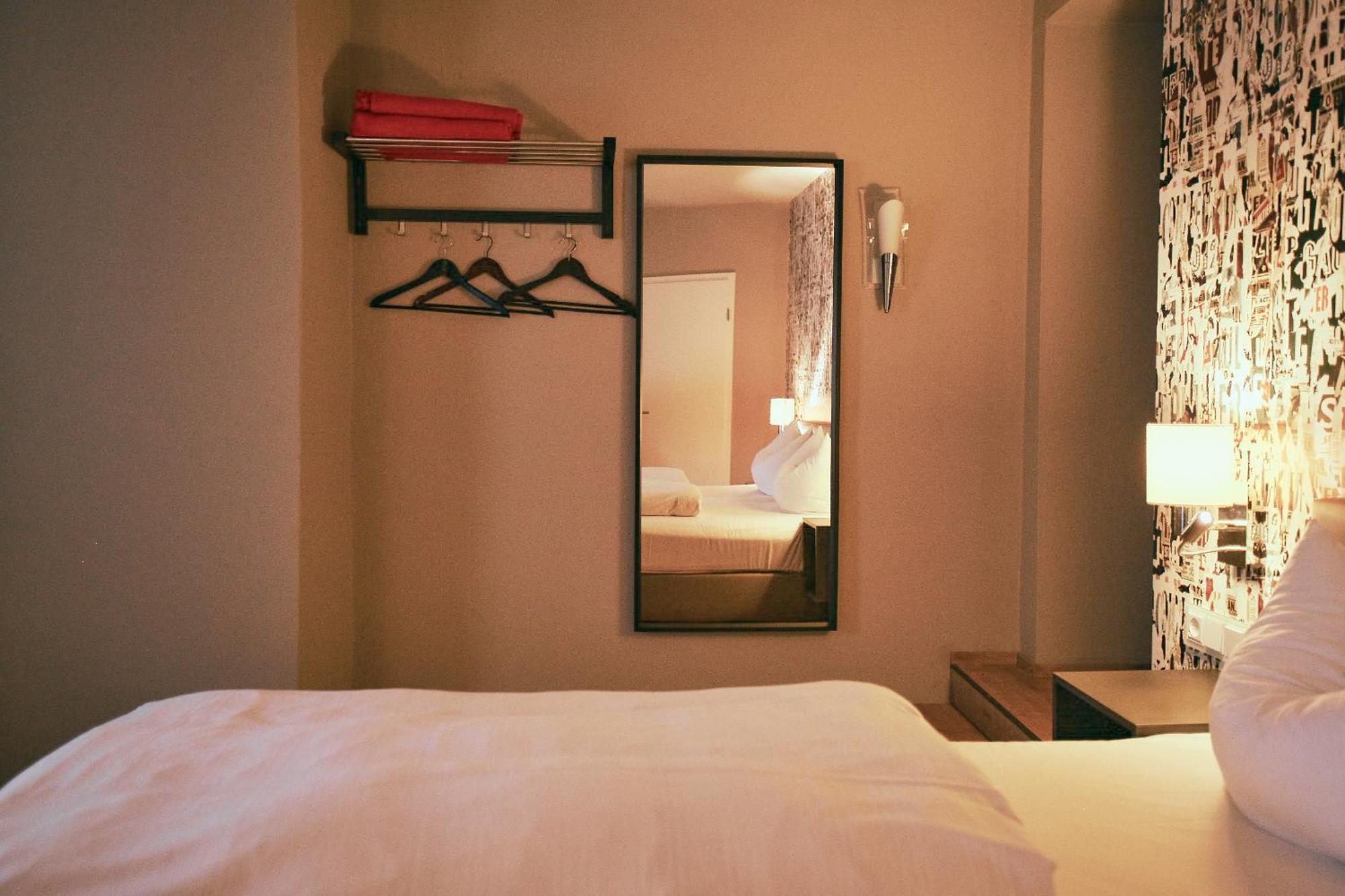 Hotel Roter Hahn Ρέγκενσμπουργκ Εξωτερικό φωτογραφία
