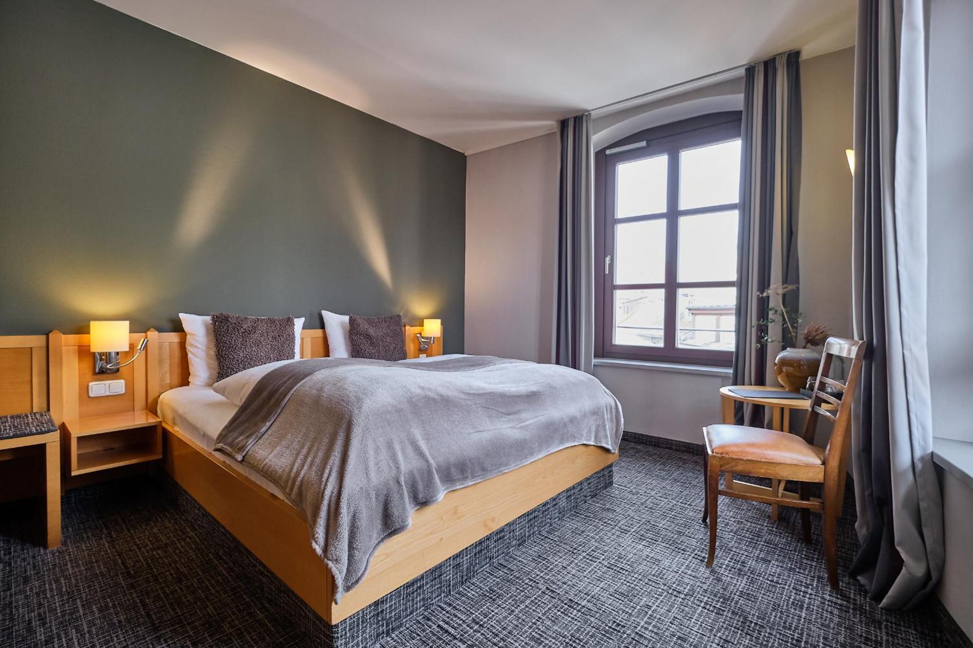 Hotel Roter Hahn Ρέγκενσμπουργκ Εξωτερικό φωτογραφία
