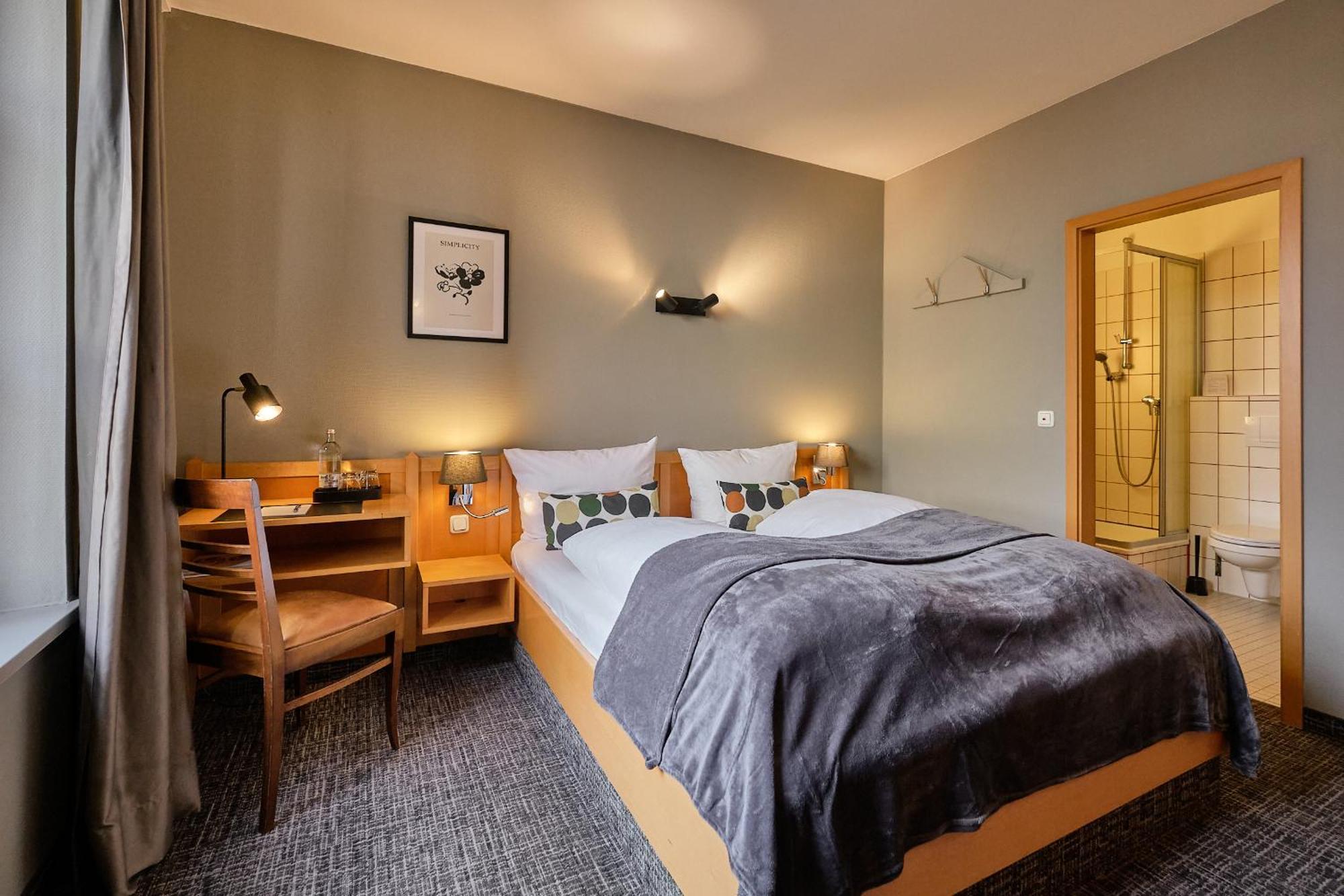 Hotel Roter Hahn Ρέγκενσμπουργκ Εξωτερικό φωτογραφία