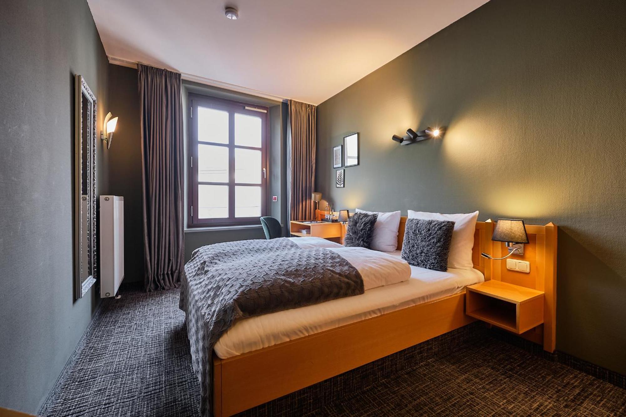 Hotel Roter Hahn Ρέγκενσμπουργκ Εξωτερικό φωτογραφία